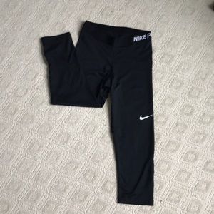 nike pro cropped leggings